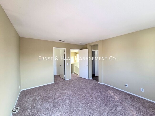 Building Photo - 2931 N Santa Fe Pl