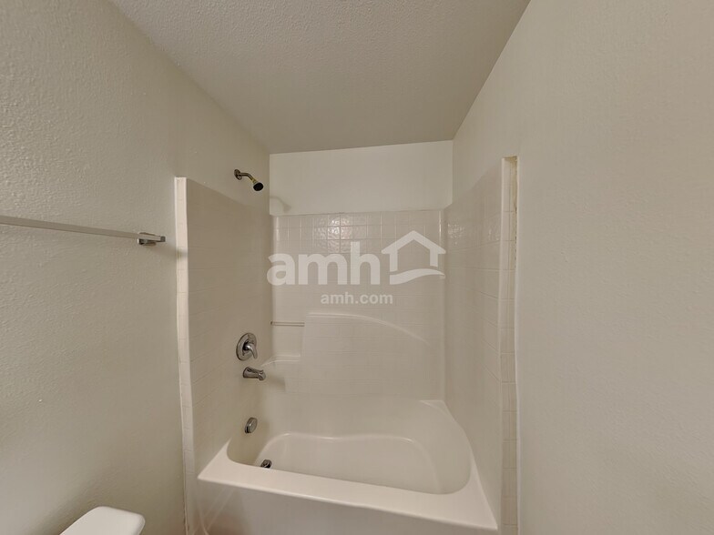 Building Photo - 6544 Gentle Oaks Dr S