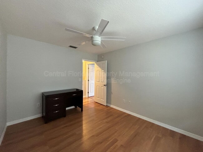 Building Photo - 1625 Park Lake St