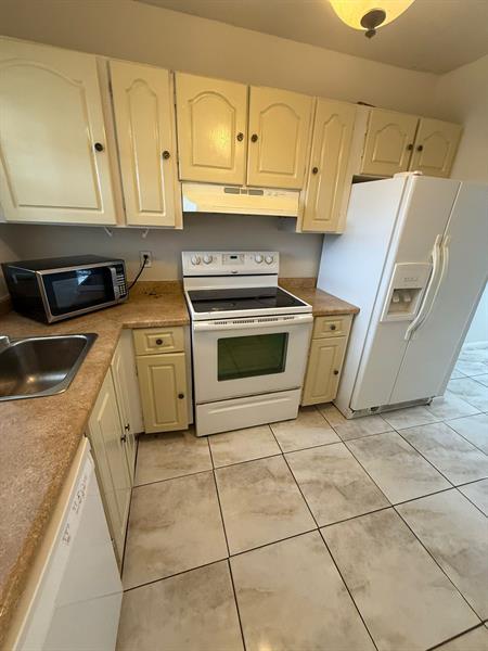 Building Photo - 2060 NW 81st Ave