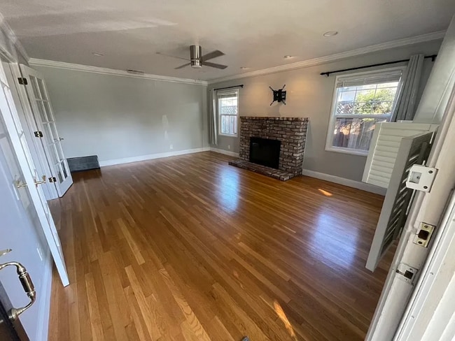 Building Photo - 2067 Jonathan Ave