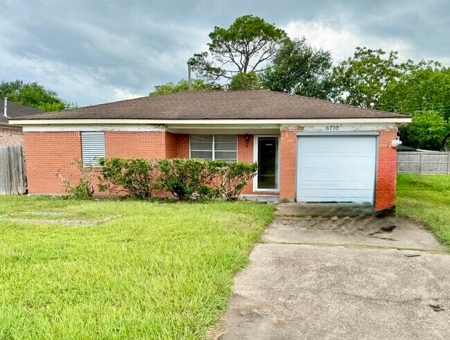 Primary Photo - 6710 Fairwood Rd
