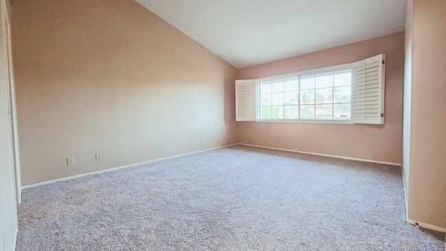 Building Photo - Charming Tustin Haven Available in October!