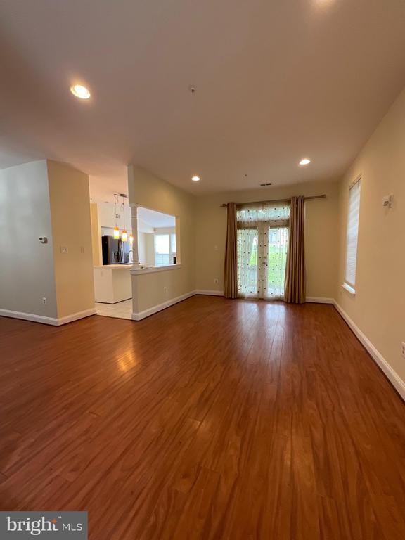 Building Photo - 9401 Royal Bonnet Terrace