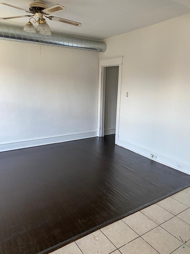 Building Photo - 4823 Walnut St