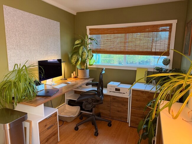 Building Photo - 957 N Avenue 49