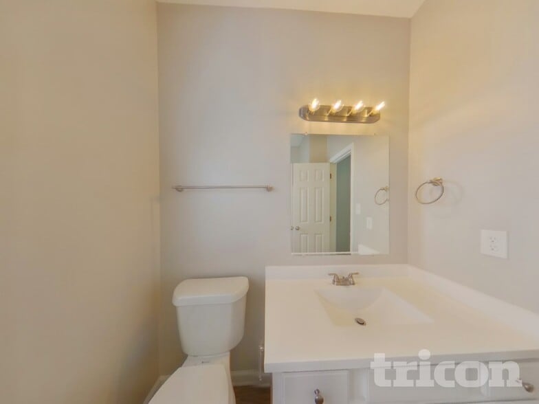 Building Photo - 3004 Dairy Farm Dr