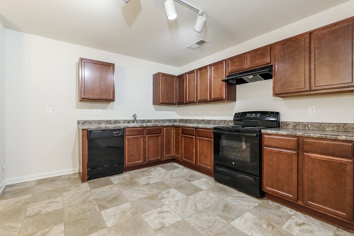 Building Photo - 1300 Forsythia Wy