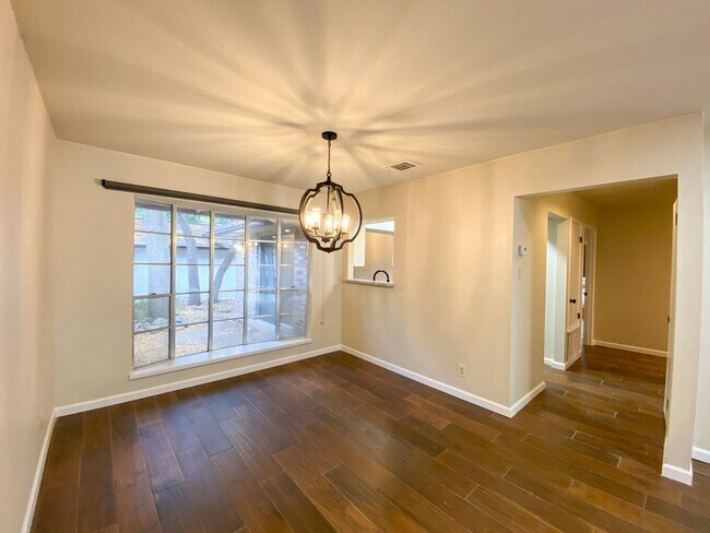 Building Photo - WHISPERING OAKS RARE FIND 3 BD/2 BA AVAILABLE APRIL 7TH!