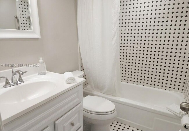 Building Photo - 1731 SE 15th St