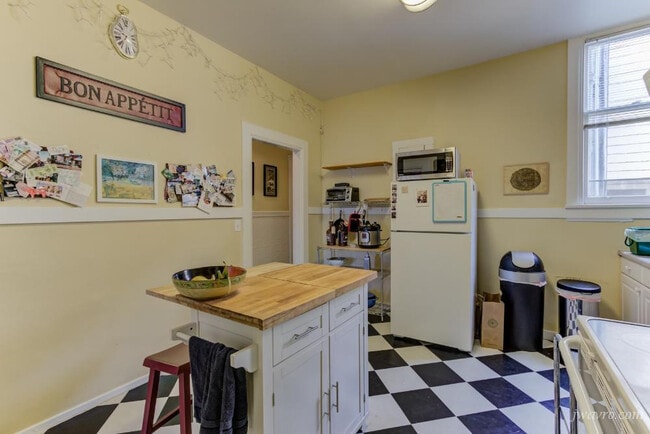 Building Photo - 426 Cole St