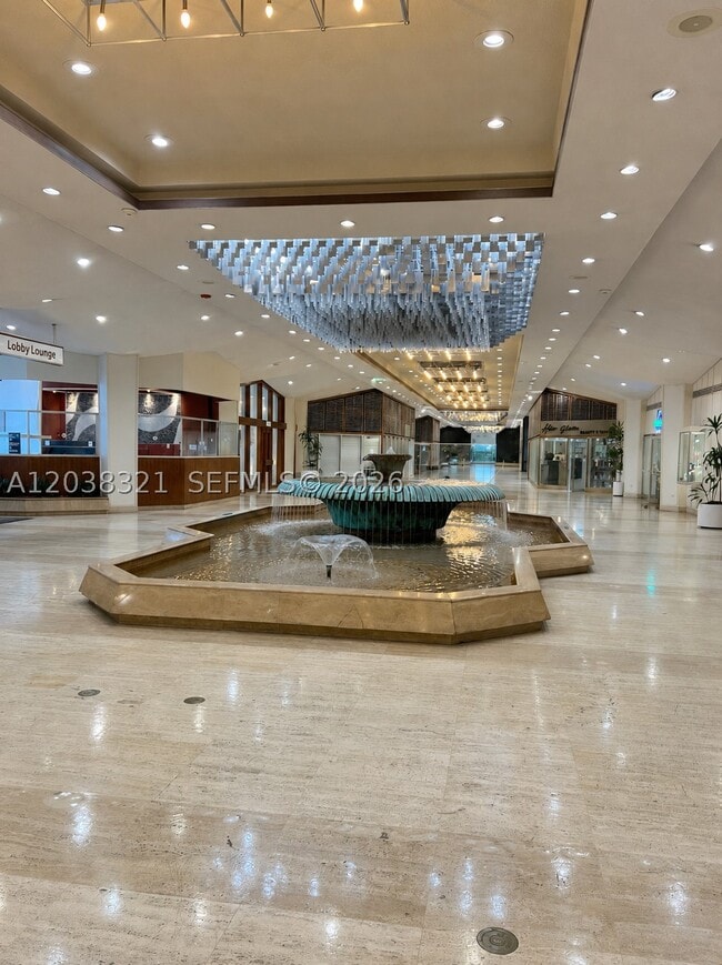 Building Photo - 801 Brickell Bay Dr