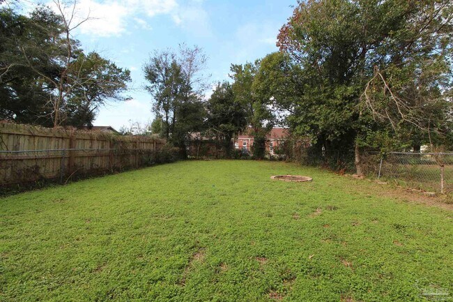 Building Photo - 2517 N 7th Ave