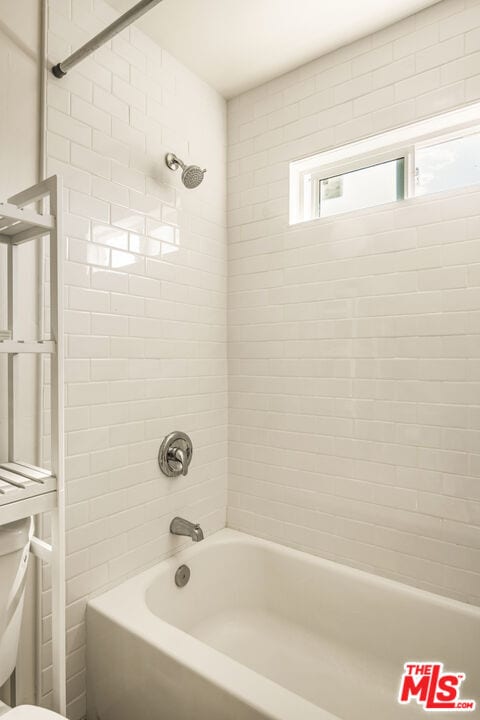 Building Photo - 4616 Rosewood Ave