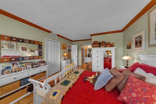 Building Photo - 3050 NE 48th Ct
