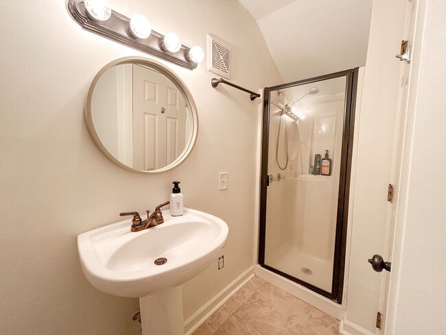Building Photo - 619 Boone Cir