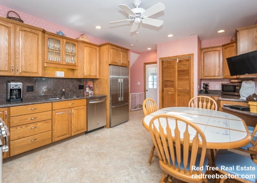 Building Photo - 41 Rich St