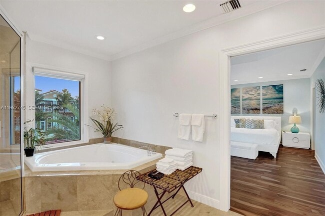 Building Photo - 3942 NE 171 St