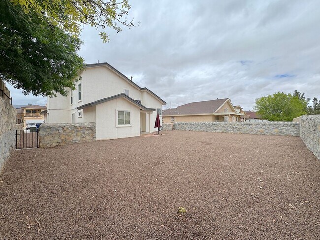 Building Photo - East El Paso Split Tri-Level 3 bed/2 bath Refrig A/C with bonus loft!