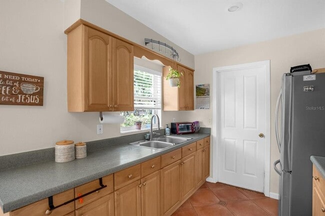 Building Photo - 739 Seminole Ave