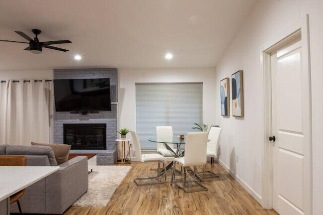 Building Photo - 9802 Kendal Dr