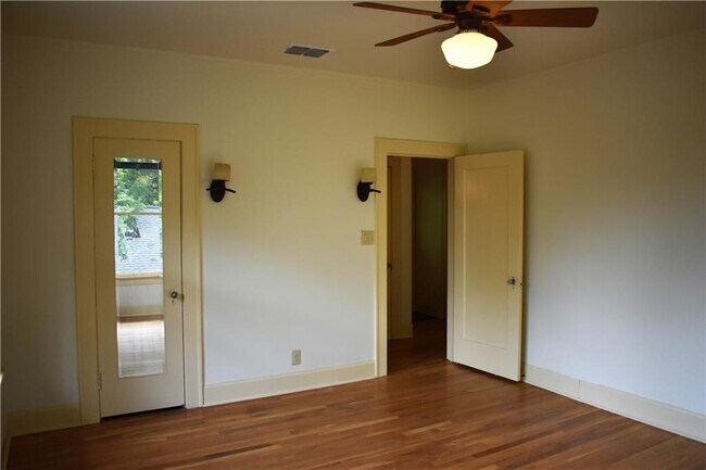 Building Photo - 503 Texas Ave