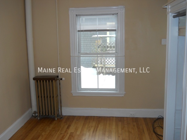 Building Photo - 591 Main St
