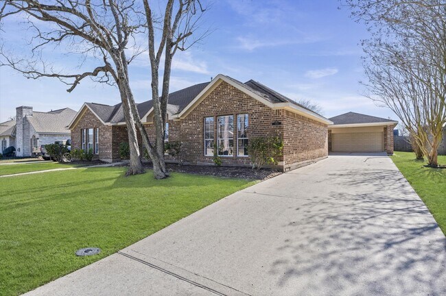 Building Photo - 2215 Winecup Ln