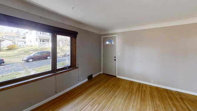 Building Photo - 910 N 56th Ave W