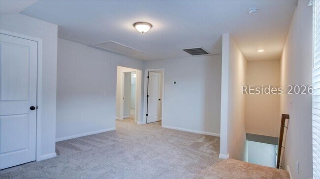 Building Photo - 179 Garden Row Dr N