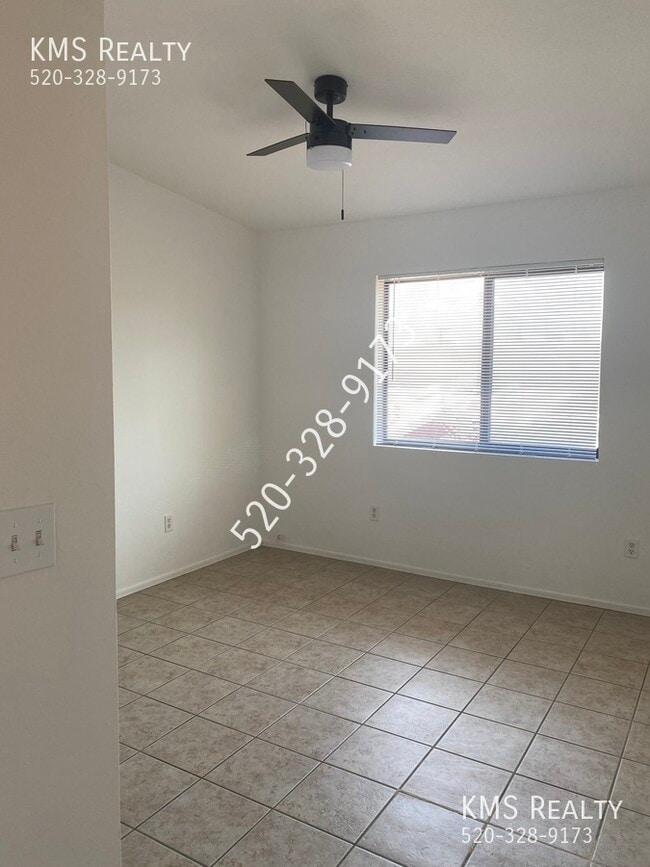 Building Photo - 5126 E Bellevue St