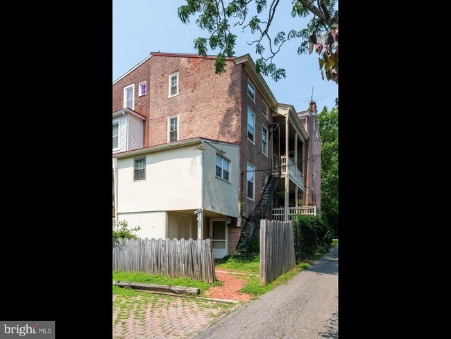 Building Photo - 318 N Matlack St