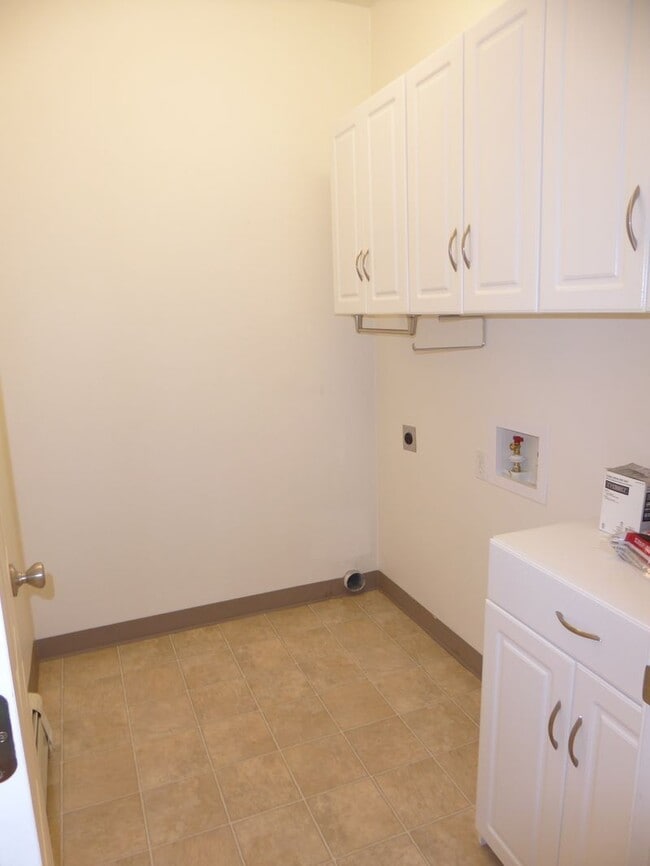 Building Photo - Pet Friendly Attached Home w/ Fenced in Yard in the valley!