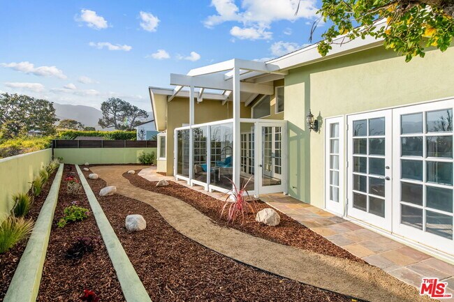 Building Photo - 221 Bellino Dr