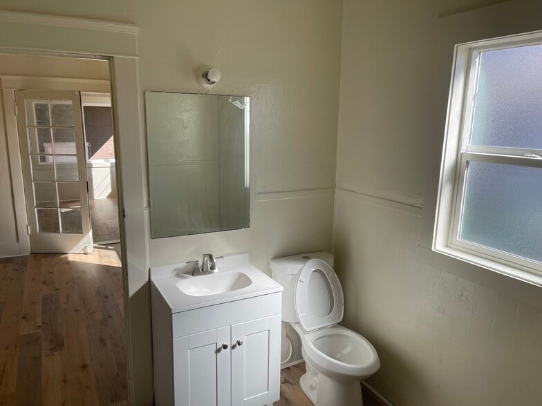 Building Photo - 407 La Mesa Way