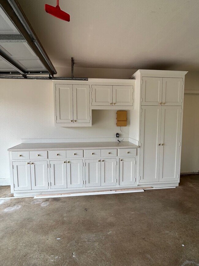 Building Photo - Available on 05/14/26, 2248 sq ft, 4 Bedrooms, 2.5 Baths, 2-car garage at Aeloa Subdivision in Ka...