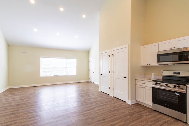 Building Photo - RnR Duplex SoBro