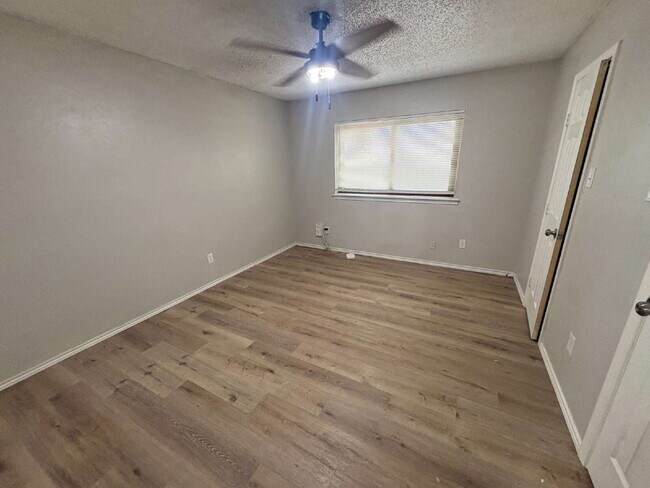 Building Photo - Stunning Home Near McCullough Park!