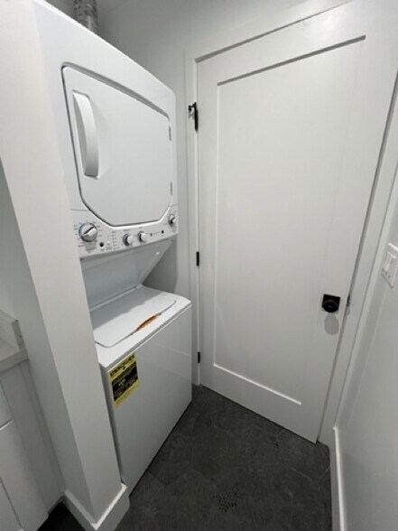 Building Photo - 24332 1/2-24334 1/2 Chestnut St