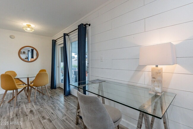 Building Photo - 8725 E Palo Verde Dr
