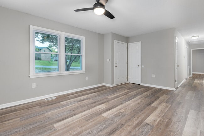 Building Photo - 216 Cross Hill Rd