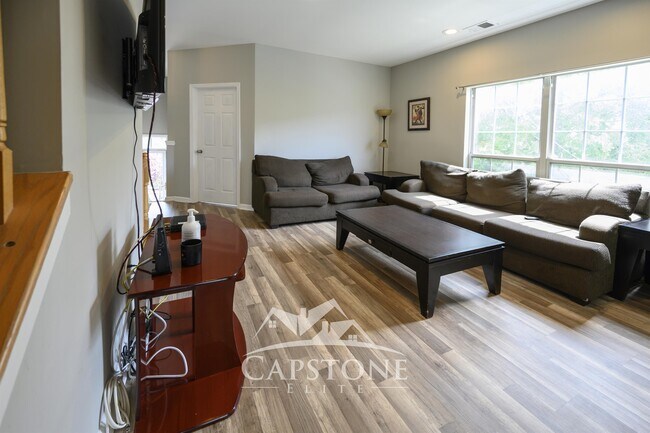 Building Photo - 236 Warren St