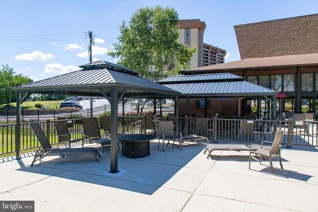 Building Photo - 20930 Valley Forge Cir