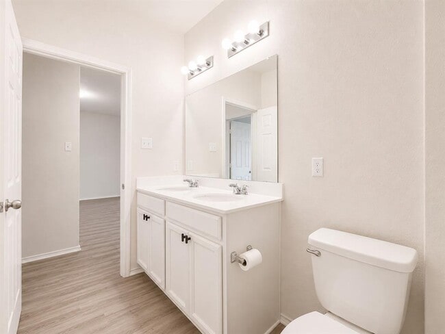 Building Photo - 220 Pepperbark Loop