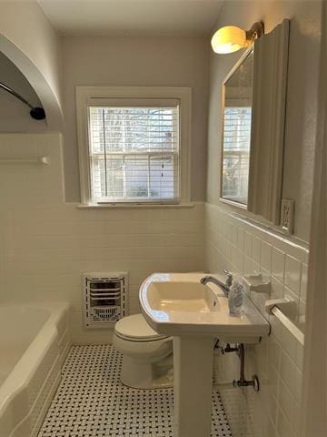 Building Photo - 6000 Kenwood Ave