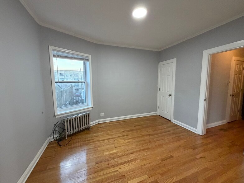 Building Photo - 6950 N Ashland Blvd