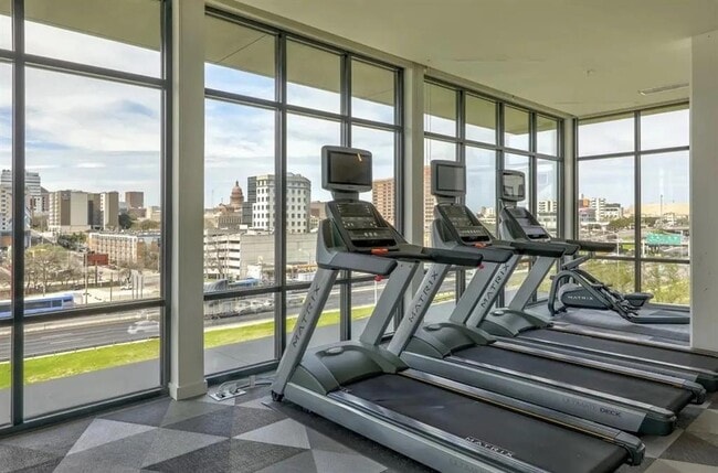 Building Photo - 800 Embassy Dr