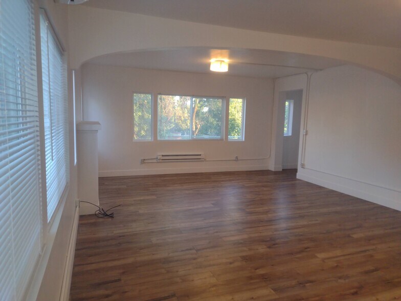 Building Photo - 508 27th St