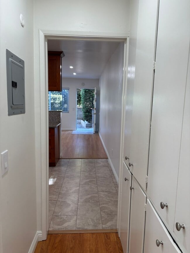 Building Photo - 1111 Tyler St