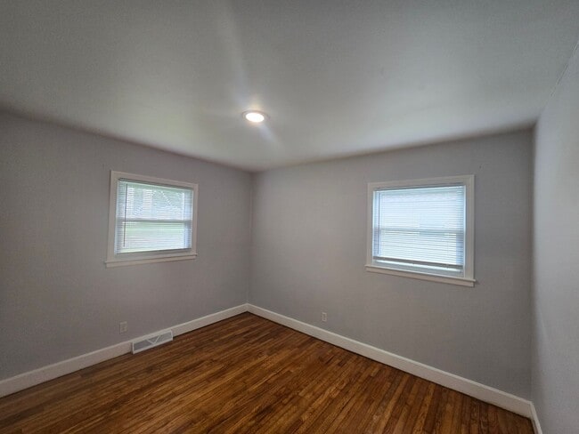 Building Photo - Charming Ranch with Fenced Yard in the Hea...